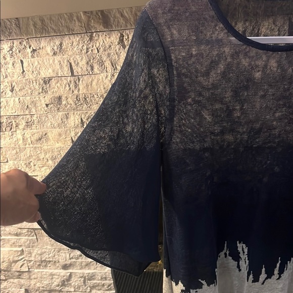 Lightweight dressy blue swing top with 3/4 Sleeves - Picture 5 of 8